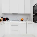 Stylish Two Bedroom Nasypowa By Renters