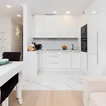 Apartamento Stylish Two Bedroom Nasypowa By Renters *