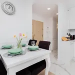 Stylish Two Bedroom Nasypowa By Renters Gdynia