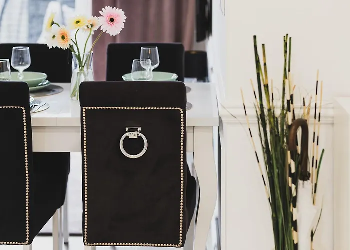 Stylish Two Bedroom Nasypowa By Renters グディニャ