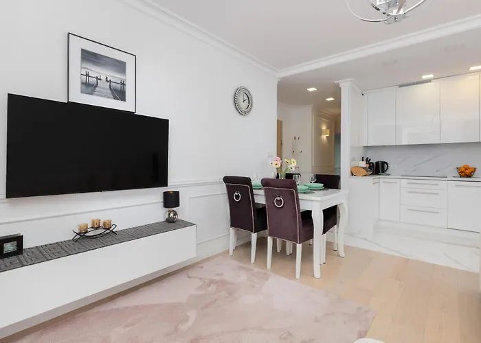 Stylish Two Bedroom Nasypowa By Renters Lägenhet